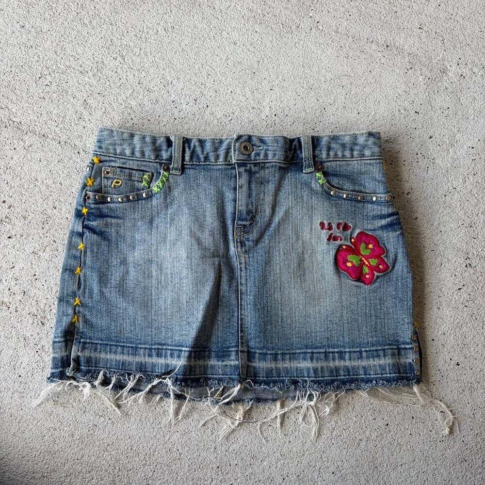 2000s Y2K Denim Mini Skirt with Floral Embroidery and Distressed Hem Size 5/6